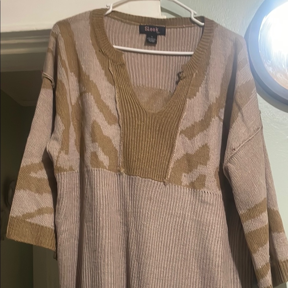 Lee V-Neck Sweater in Tan and Brown
